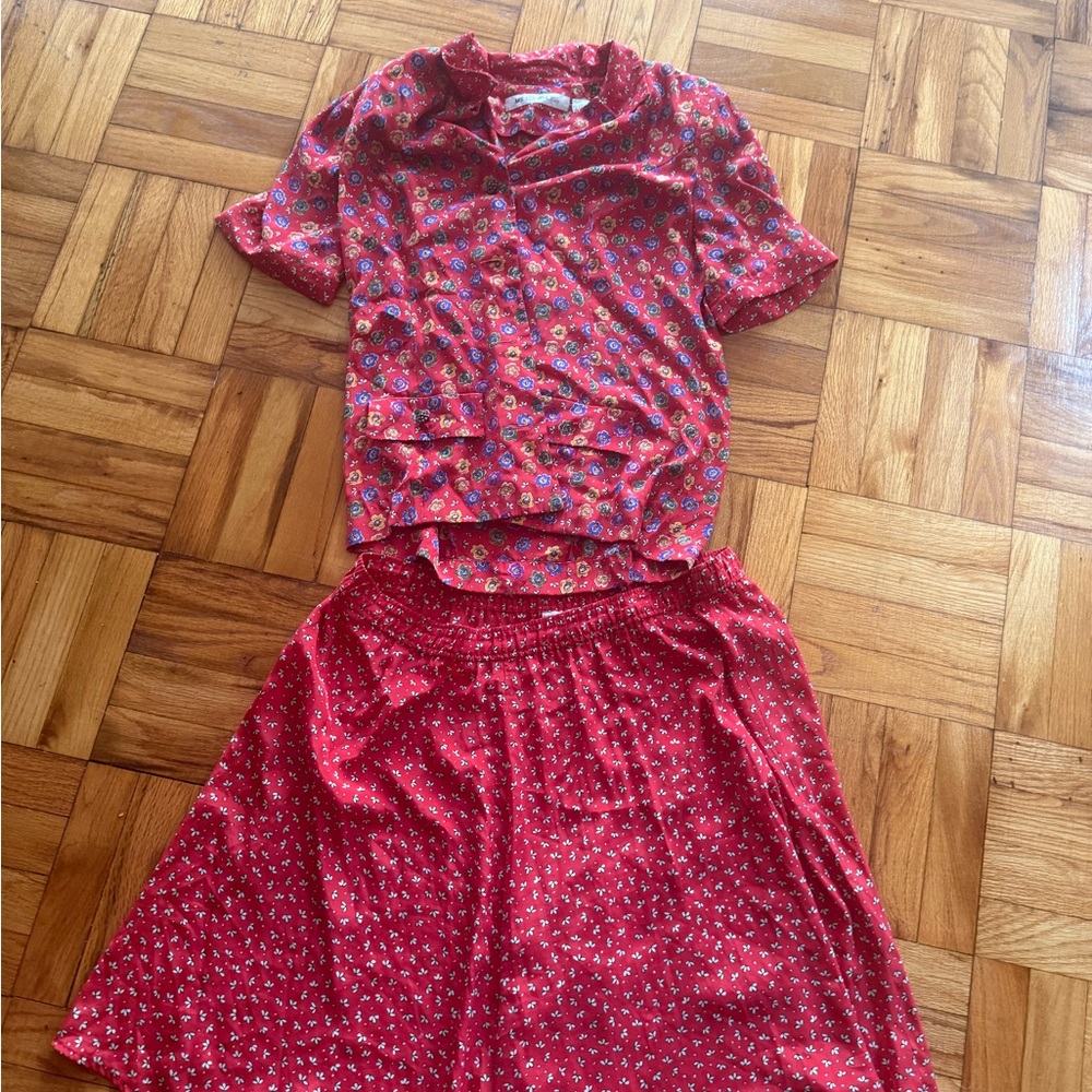 Vintage Matching set red yellow and purple flowers